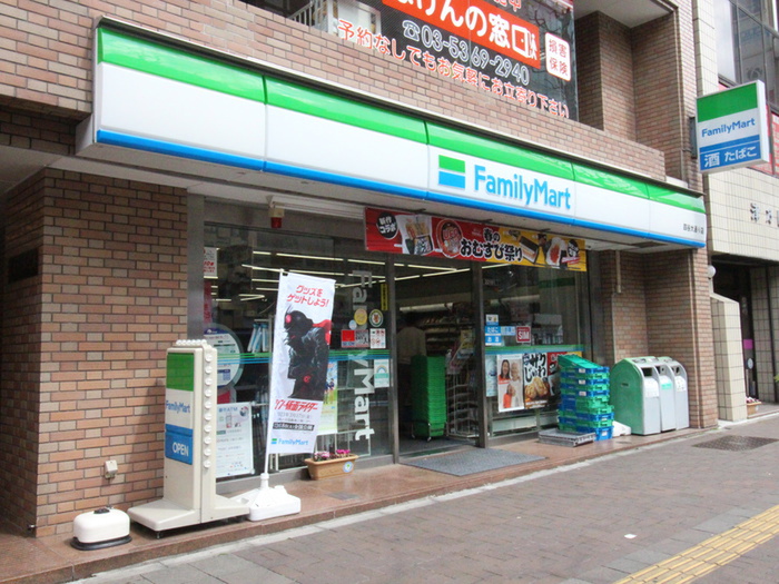 コンビニ　ファミリーマート四谷大通り店（コンビニ）まで220m