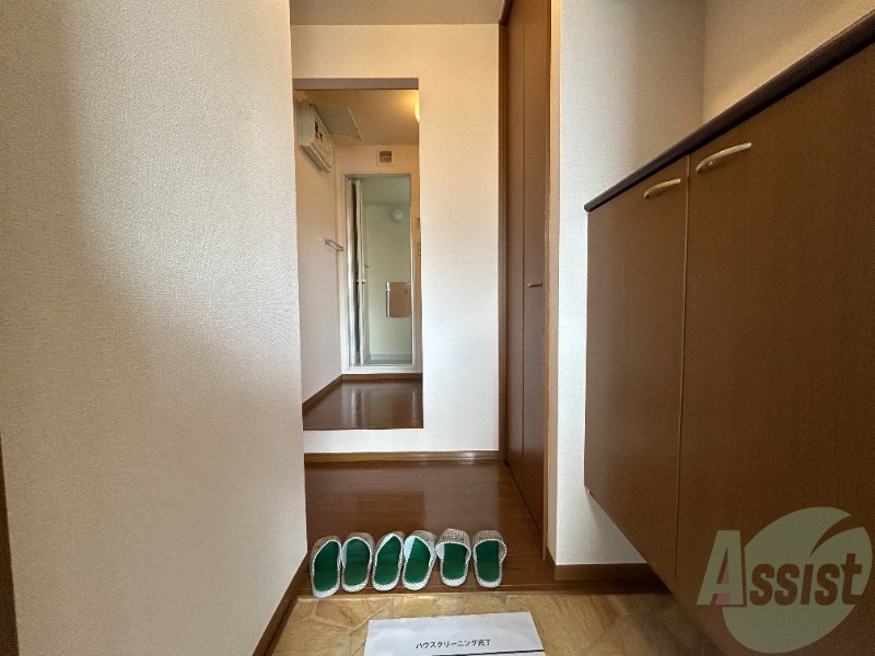 玄関　玄関も広々として靴もしっかり収納できます。