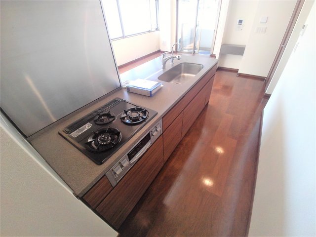 キッチン　※同物件別住戸の写真を参考に掲載しております。
