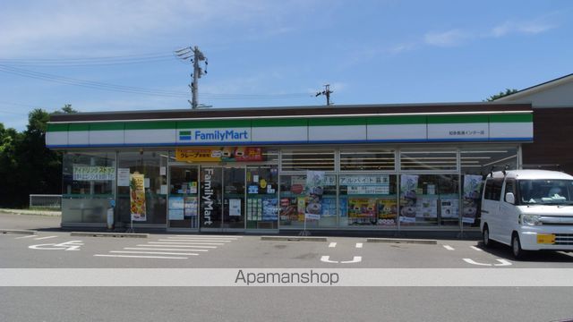 コンビニ　ファミリーマート知多長浦インター店（コンビニ）まで704m