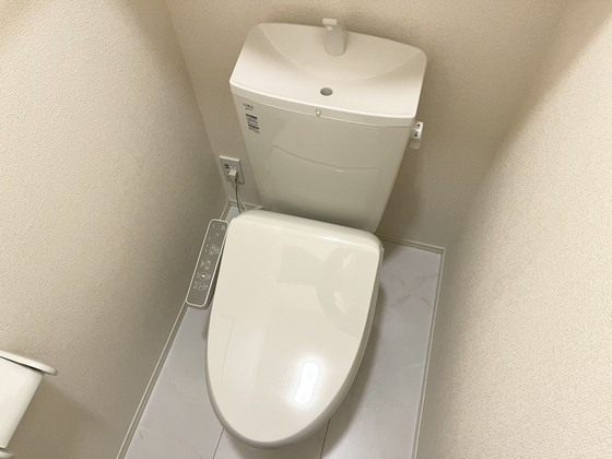 トイレ　※別号室のお写真となります※現況優先