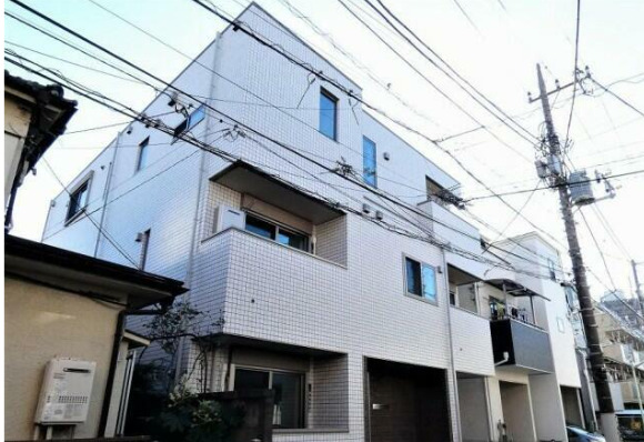 建物外観　ネット無料。ネット無料なら月々実質4000円程度のコストがか