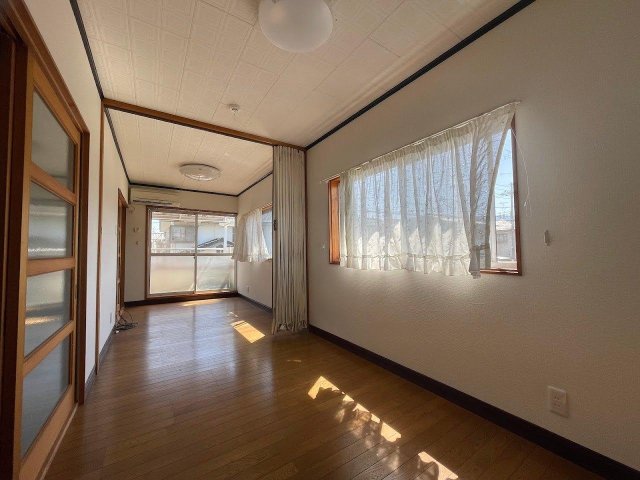眺望　日当たりの良い２階の部屋です。真ん中で区切ることもできます！