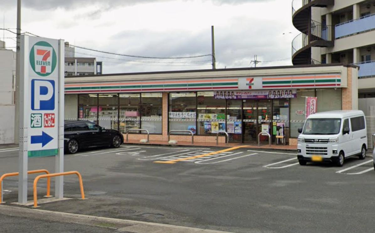コンビニ　セブンイレブン 大和高田三倉堂南店（コンビニ）まで979m