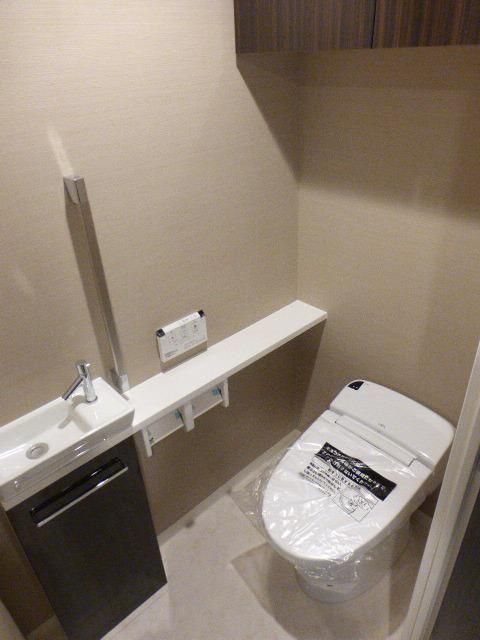 トイレ　便利な設備が充実のトイレです