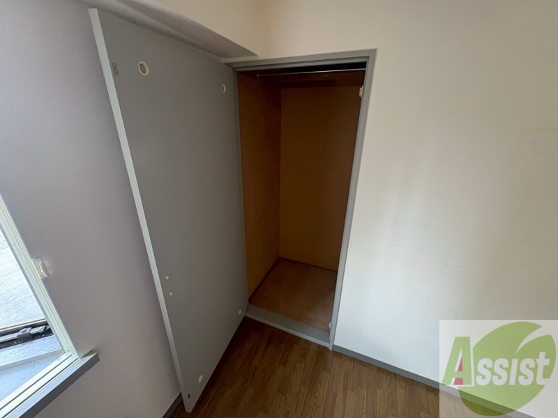 収納　寝室の収納です。部屋がすっきり片付きます。