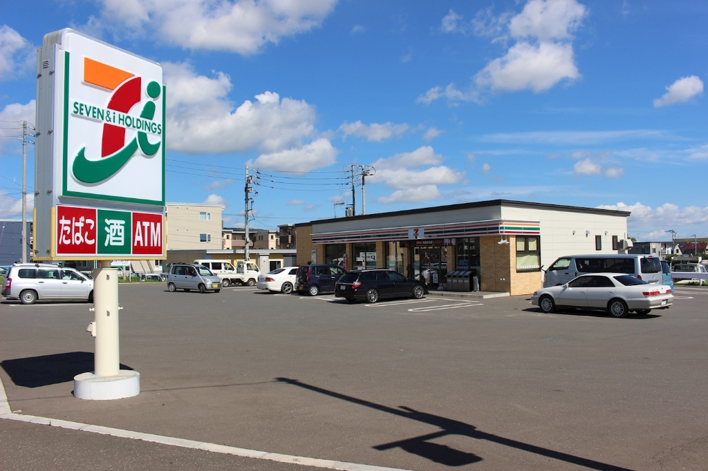 コンビニ　セブンイレブン北見南大通店（コンビニ）まで128m