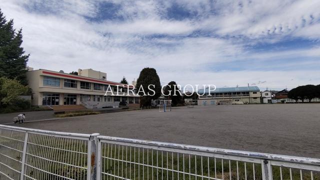 小学校　富士見市立関沢小学校（小学校）まで619m