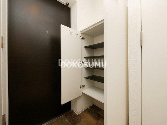 玄関　住まいの顔として相応しい、気品とゆとりのあるエントランス。