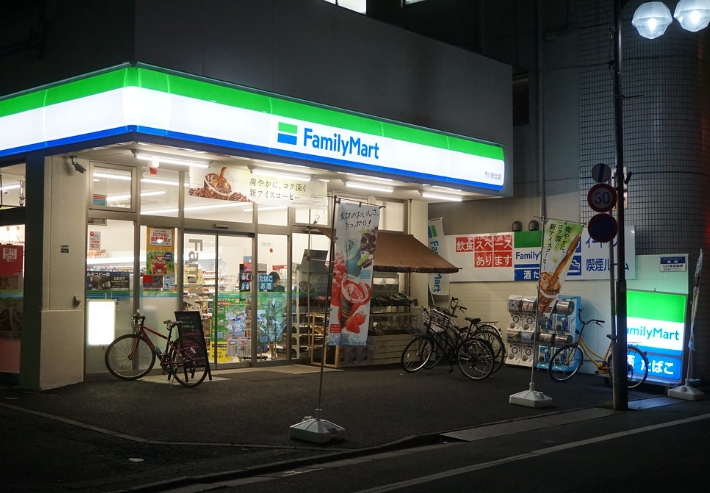 コンビニ　ファミリーマート千川駅北店（コンビニ）まで150m