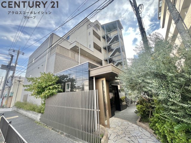 建物外観　オートロックで外部の人間が簡単に出入りできないため安心です。