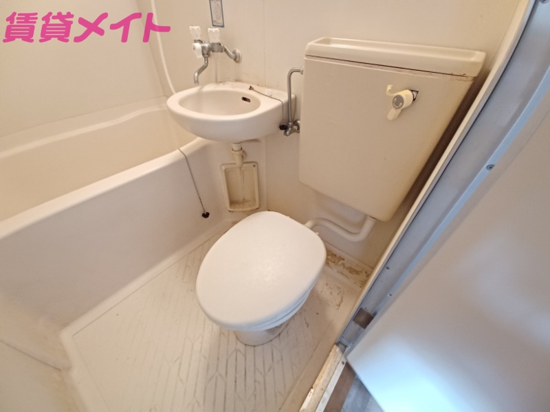 トイレ　同物件別部屋写真