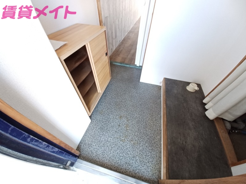 玄関　同物件別部屋写真