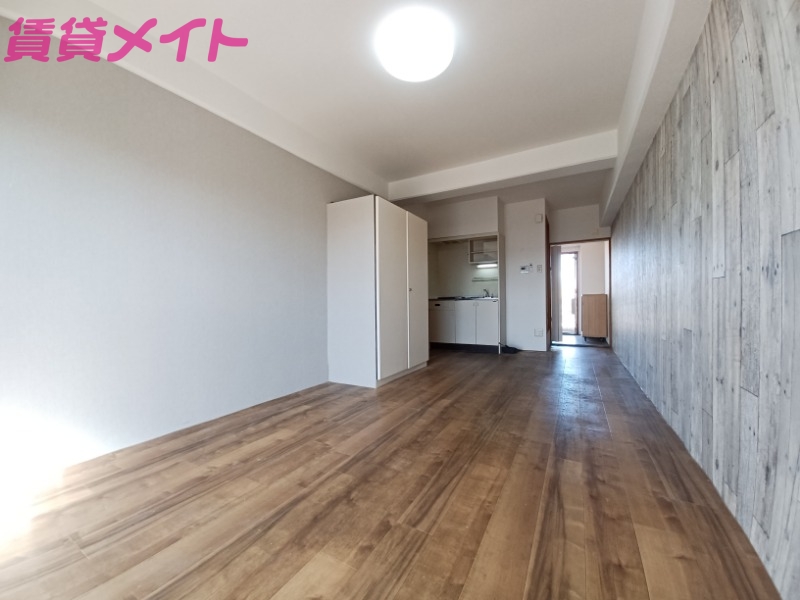 居室・リビング　同物件別部屋写真