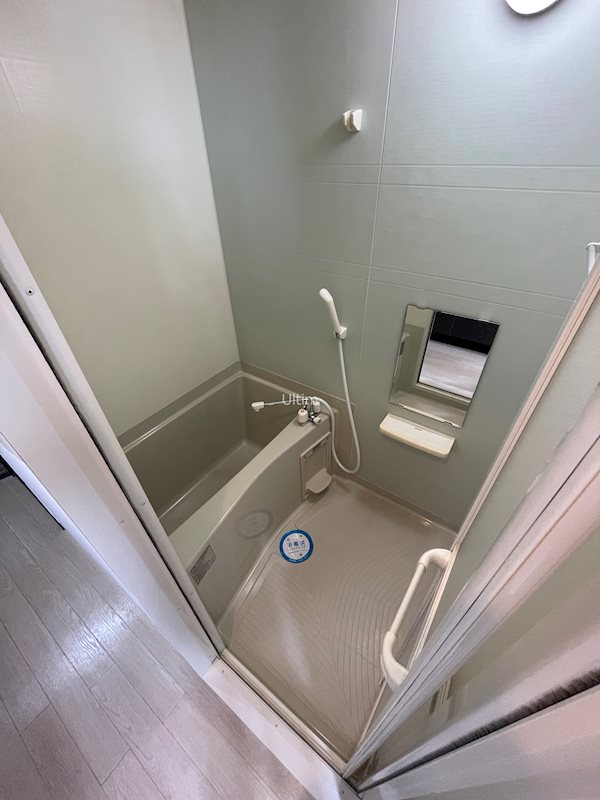 バス・シャワールーム　違うお部屋の写真です。ご参考前に