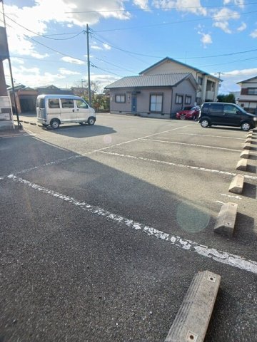 駐車場　車をお持ちの方に嬉しい駐車場付きの物件です