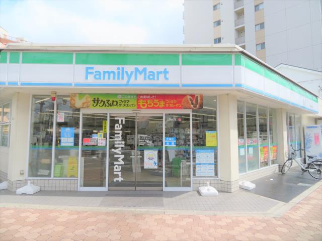 コンビニ　ファミリーマート（コンビニ）まで210m