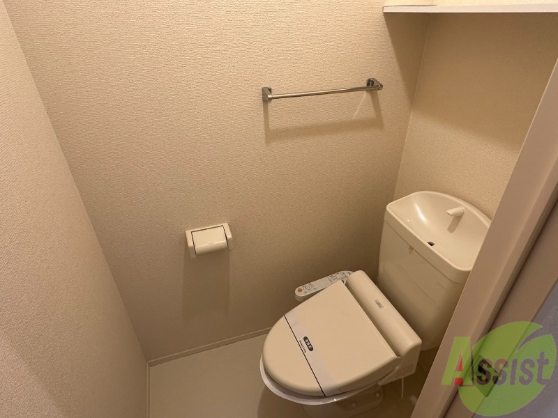 トイレ　トイレはウォシュレット機能付きです。安心して使用できますね。