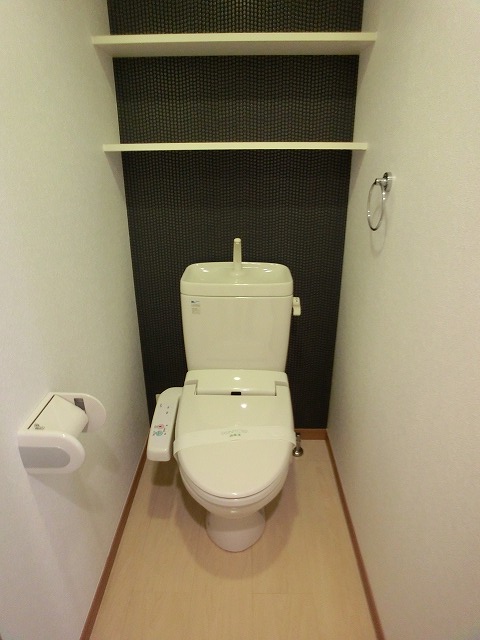 トイレ　洗浄便座付きのトイレです。※現況優先（画像と異なる場合がござ