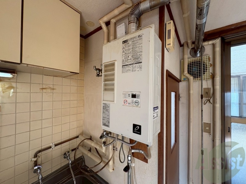 その他設備　給湯器です。操作しやすいパネルになってます。