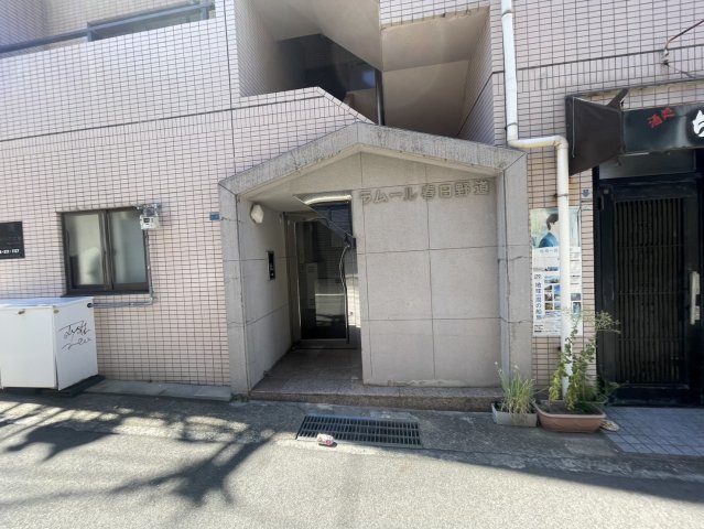 エントランス　ゆとりのあるエントランスです