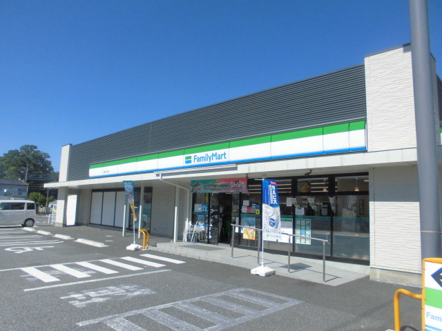 コンビニ　ファミリーマート草加二丁目店（コンビニ）まで387m