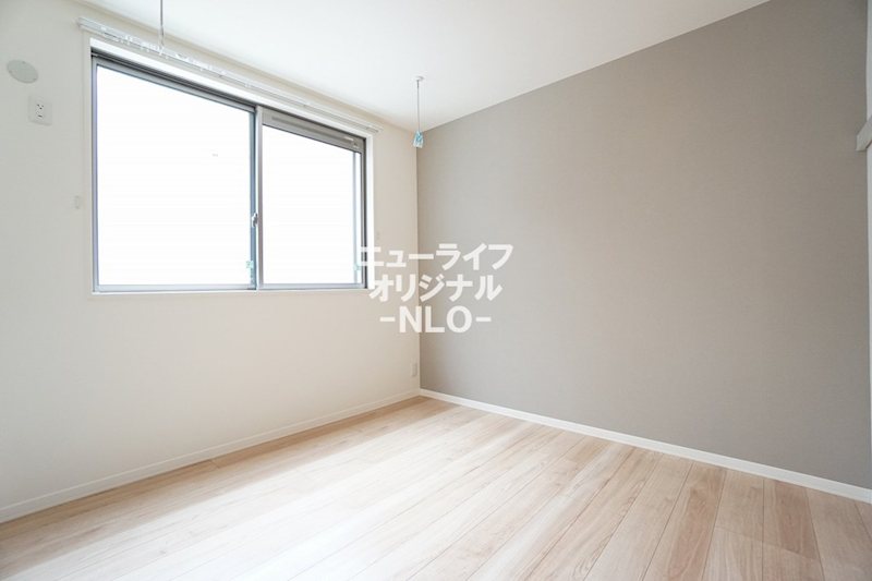 その他部屋・スペース　落ち着いたカラーのアクセントクロスを採用しています☆