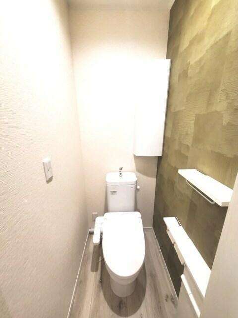 トイレ　落ち着いた色調のトイレです