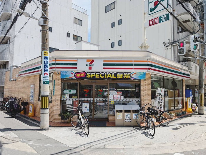 コンビニ　セブンイレブン（コンビニ）まで180m