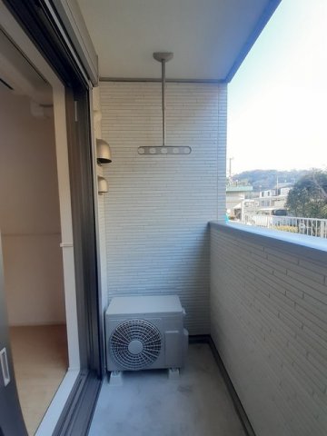 バルコニー　暖かな日差しのふりそそぐバルコニー