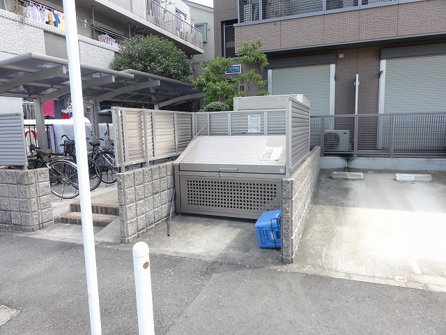 その他共有部分　☆敷地内専用のゴミストッカーで便利です♪
