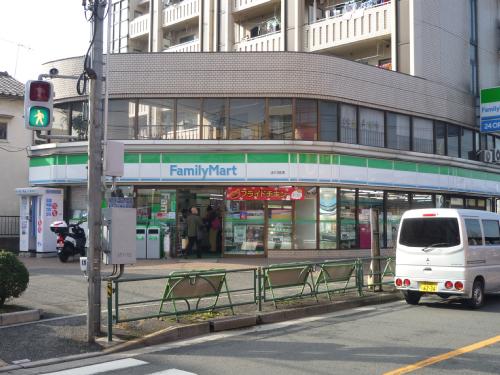 コンビニ　ファミリーマート 氷川台店（コンビニ）まで239m