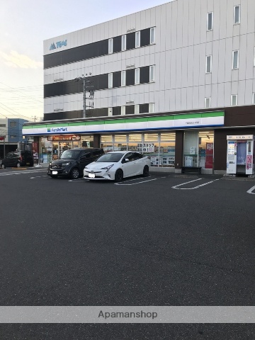 コンビニ　ファミリーマート（コンビニ）まで212m