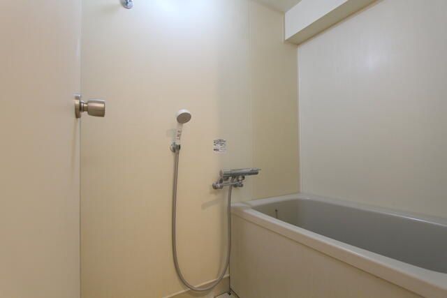 バス・シャワールーム　※同タイプの部屋になります。