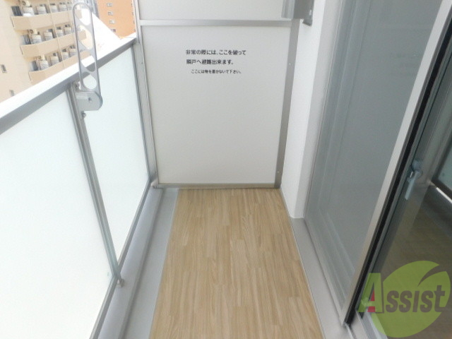 バルコニー　写真は同建物別の０２号室タイプの写真です。