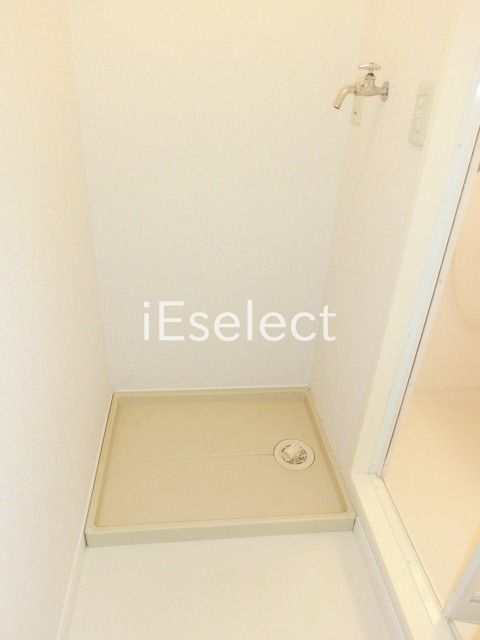 洗面設備　室内洗濯機置き場ございます。