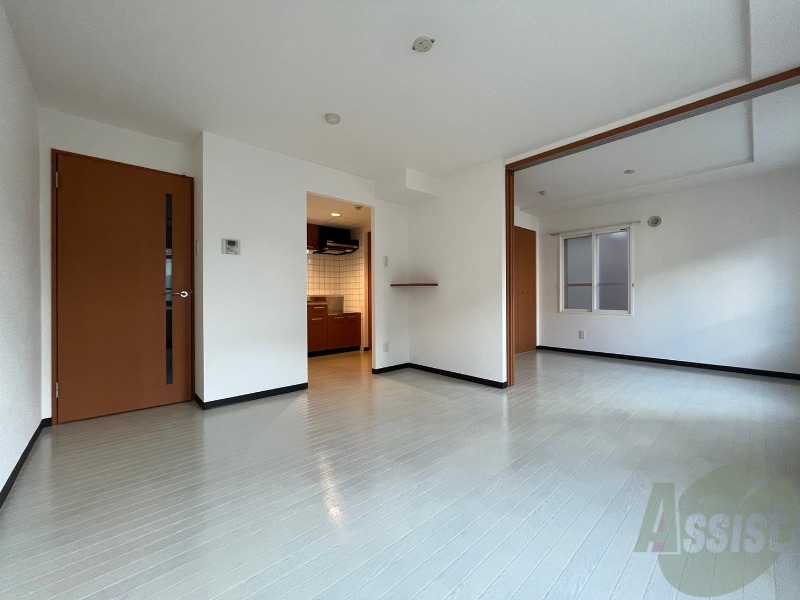 居室・リビング　広くてキレイなお部屋が広がっていて、充実した生活が送れそう。