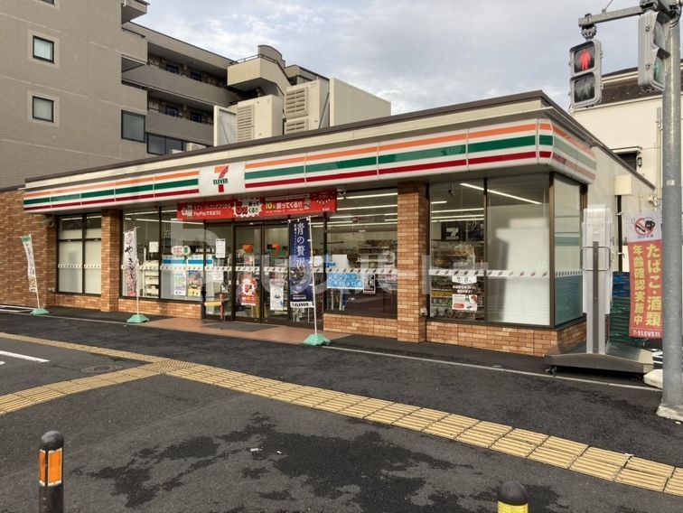 コンビニ　セブンイレブン浦安堀江1丁目店（コンビニ）まで330m