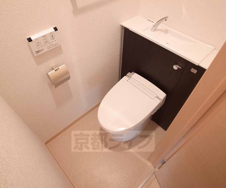 トイレ　ウォシュレット付き・
