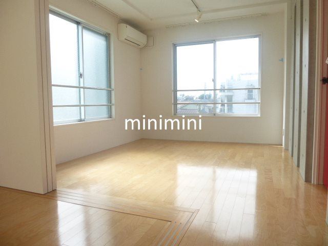 居室・リビング　二面採光で日当たりの良いお部屋