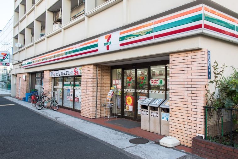コンビニ　セブンイレブン墨田八広北店（コンビニ）まで304m