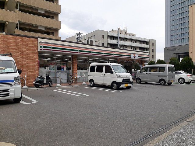 コンビニ　セブンイレブン福岡大手門1丁目（コンビニ）まで210m