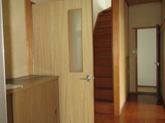 玄関　※別部屋の写真です。