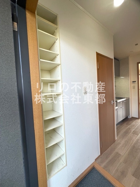 玄関　下駄箱付なので、玄関はいつでもスッキリ片付きますね☆