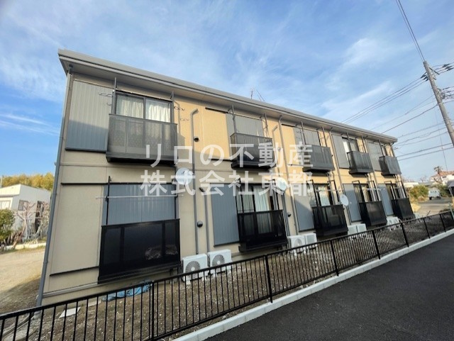 建物外観　周囲は閑静な住宅街なので騒音の心配もございません♪