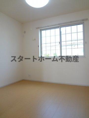 その他部屋・スペース　広くて明るい寝室