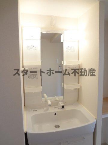 洗面設備　コンパクトで使いやすい洗面所