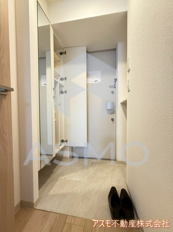 玄関　同マンション別部屋　参考写真