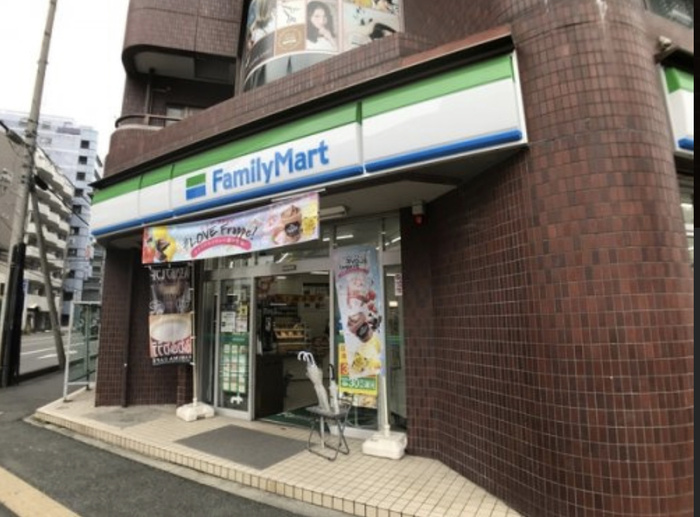 コンビニ　ファミリーマート西川口陸橋西店（コンビニ）まで300m
