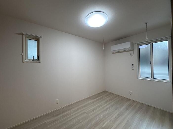 その他部屋・スペース　各居室にクローゼットと照明などが付いております☆